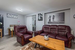 House -sleeps 8, Parking, Suitable for Contractors