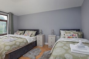 House -sleeps 8, Parking, Suitable for Contractors