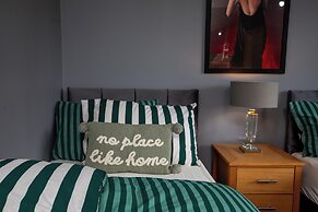 House -sleeps 8, Parking, Suitable for Contractors