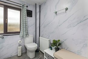 House -sleeps 8, Parking, Suitable for Contractors