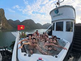 Oasis Bay Party Cruise