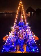 Oasis Bay Party Cruise
