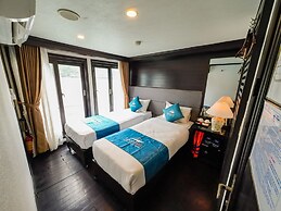 Oasis Bay Party Cruise