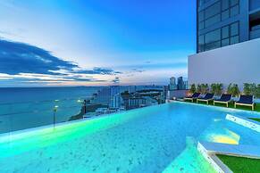 2 Bed Room Sea View High Floor Luxury Accomodation