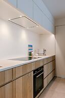 Charming Chic Stay With Garden Views Parking