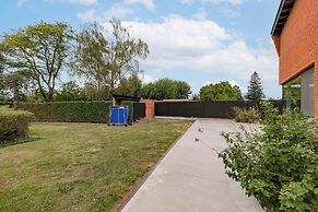 Charming Chic Stay With Garden Views Parking