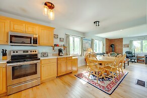 Mtn Views, On-site Trails! Spacious Bartlett Home