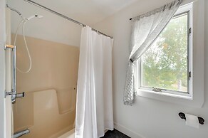 Mtn Views, On-site Trails! Spacious Bartlett Home