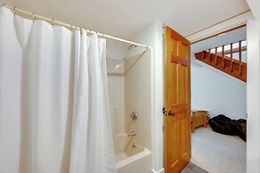 Mtn Views, On-site Trails! Spacious Bartlett Home