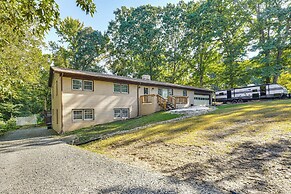 2 Mi to Downtown Monroe: Quiet Apt w/ Patio