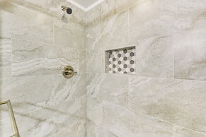 2 Mi to Downtown Monroe: Quiet Apt w/ Patio