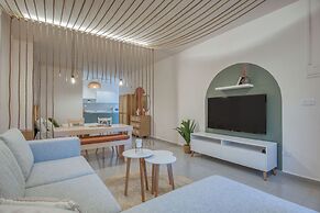 Agrius - Elegant Studio & Balcony in Batroun