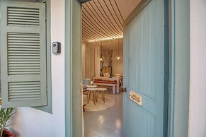 Agrius - Elegant Studio & Balcony in Batroun