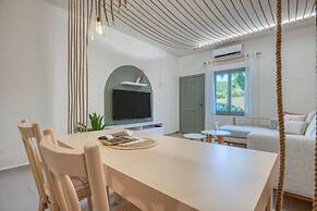Agrius - Elegant Studio & Balcony in Batroun