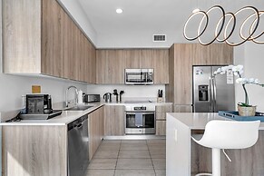 Luxe Condos - Miami Design District