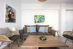 Cozy 2BR Near Metro Acropolis View