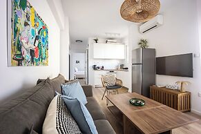 Cozy 2BR Near Metro Acropolis View