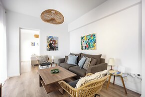 Cozy 2BR Near Metro Acropolis View