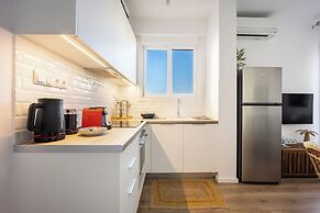 Cozy 2BR Near Metro Acropolis View