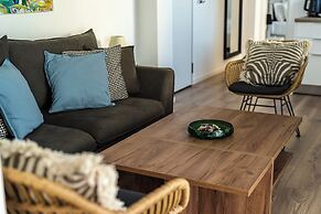 Cozy 2BR Near Metro Acropolis View