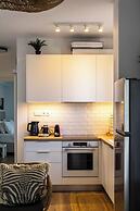Cozy 2BR Near Metro Acropolis View