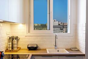 Cozy 2BR Near Metro Acropolis View