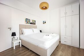 Cozy 2BR Near Metro Acropolis View