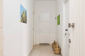 Boho-Chic Cozy 2BR - Apt & Balcony in Mar Mikhael