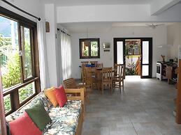 Vila Dos Manacás
