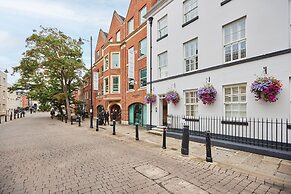 Host Stay Thames Apartment