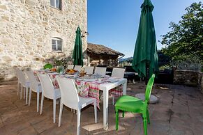 Hilltop Apartment With Swimming Pool