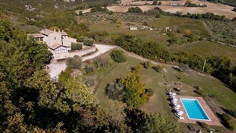 Hilltop Apartment With Swimming Pool