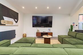 Riverside House by UTDM