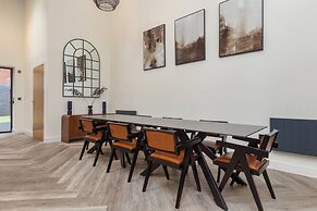 Riverside House by UTDM