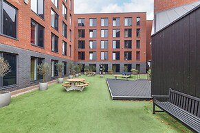 Riverside House by UTDM