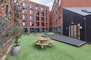 Riverside House by UTDM