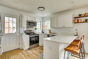 Premier Lakefront Paradise Cozy Thompson Retreat