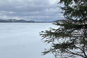 6 Mi to Ski Slopes: 'oak View' Lakefront Home!
