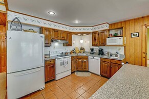 6 Mi to Ski Slopes: 'oak View' Lakefront Home!