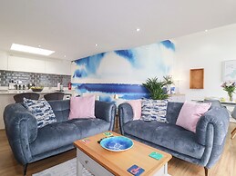 Penthouse @46zinc - Headland View