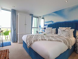 Penthouse @46zinc - Headland View