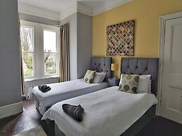 Roselyn House