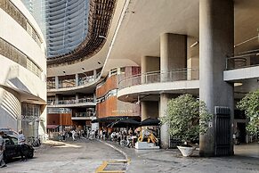 Aurora - Prédio novíssimo e completo no coração do Centro, com piscina