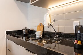Aurora - Prédio novíssimo e completo no coração do Centro, com piscina
