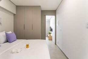 Aurora - Prédio novíssimo e completo no coração do Centro, com piscina