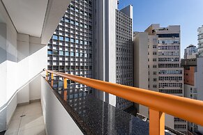 Aurora - Prédio novíssimo e completo no coração do Centro, com piscina