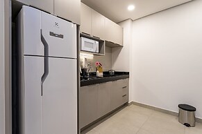 Aurora - Prédio novíssimo e completo no coração do Centro, com piscina