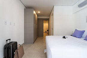 Aurora - Prédio novíssimo e completo no coração do Centro, com piscina