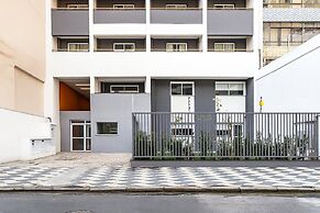 Aurora - Prédio novíssimo e completo no coração do Centro, com piscina