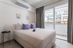 Aurora - Prédio novíssimo e completo no coração do Centro, com piscina